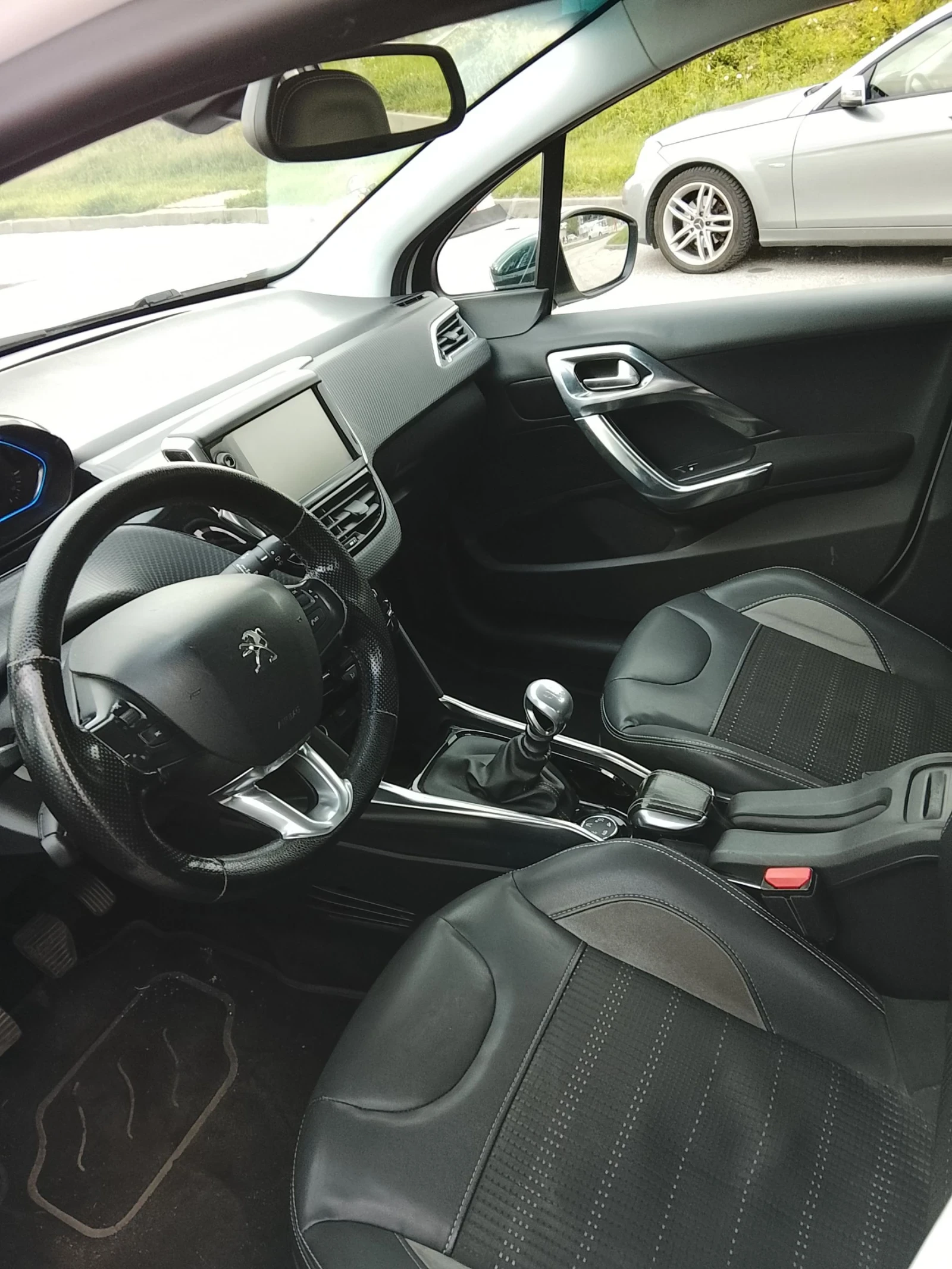 Peugeot 2008 1.6 уникат, снимка 8 - Автомобили и джипове - 54585105