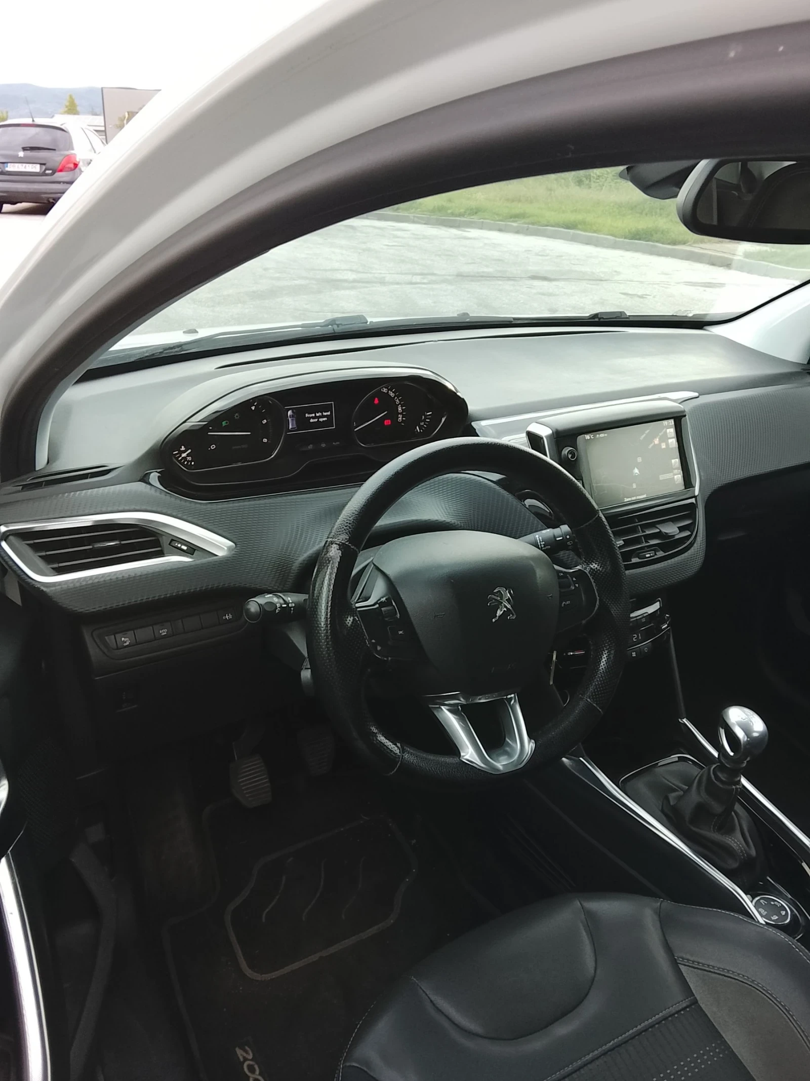 Peugeot 2008 1.6 уникат, снимка 13 - Автомобили и джипове - 54585105