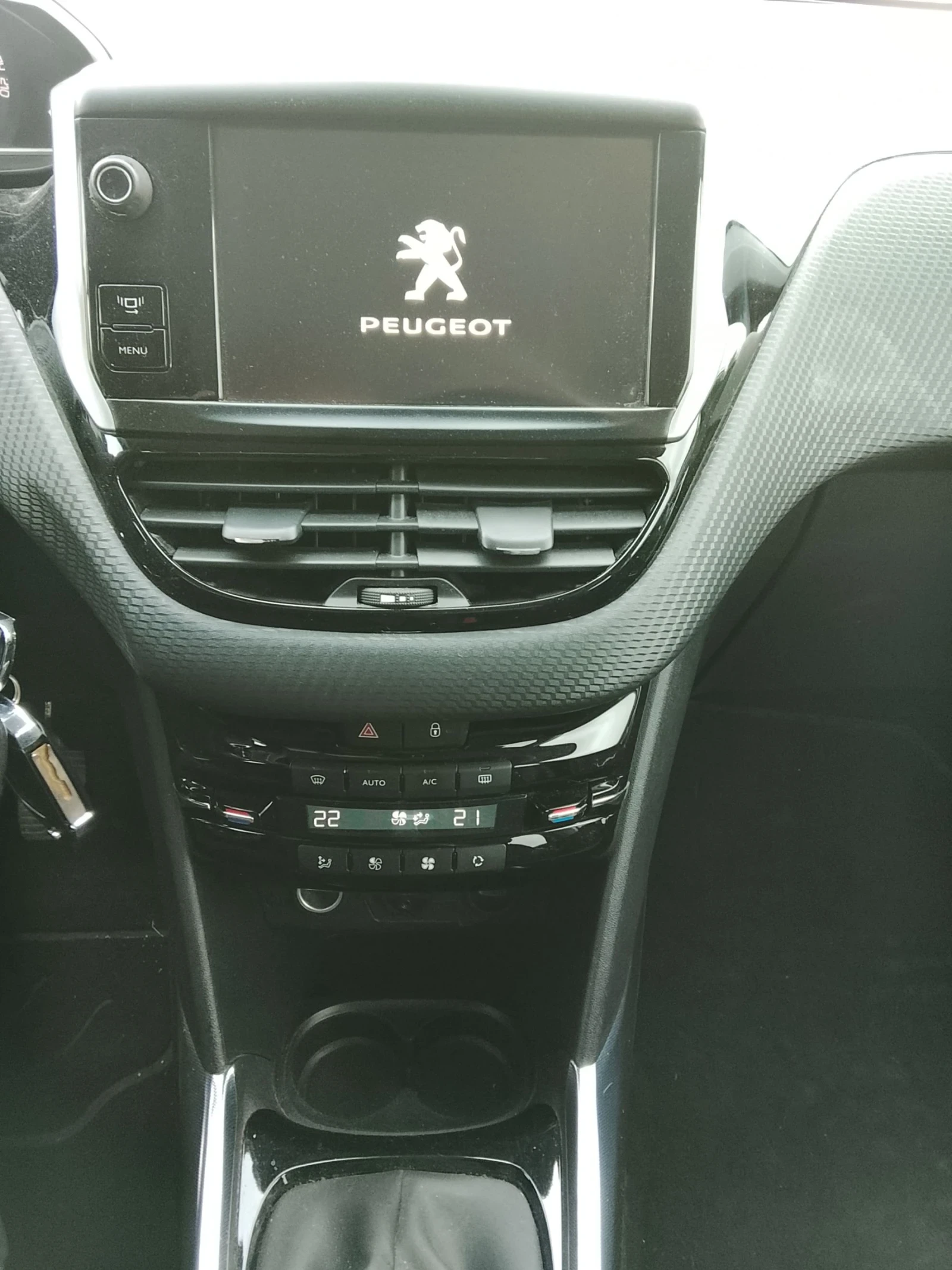 Peugeot 2008 1.6 уникат, снимка 7 - Автомобили и джипове - 54585105
