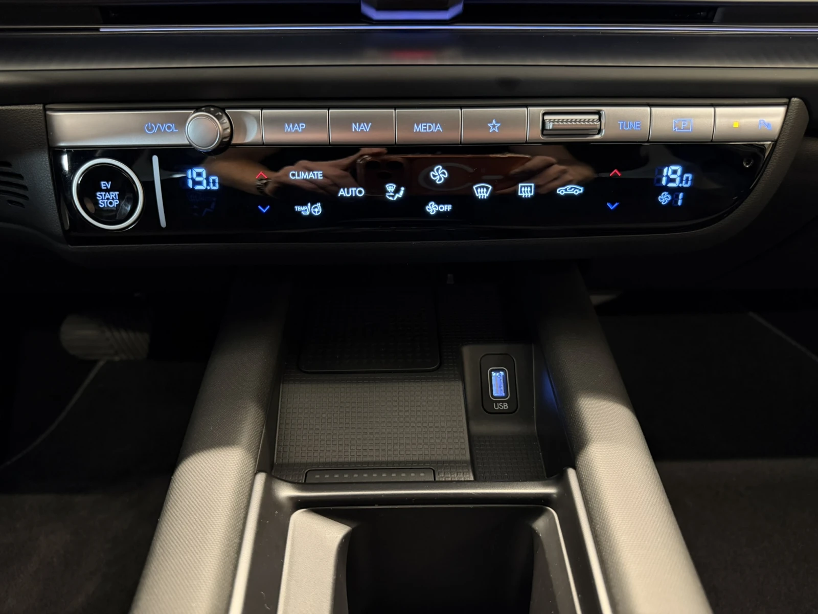 Hyundai Ioniq 6 EXCLUSIVE 77kWh RWD, снимка 13 - Автомобили и джипове - 54653198