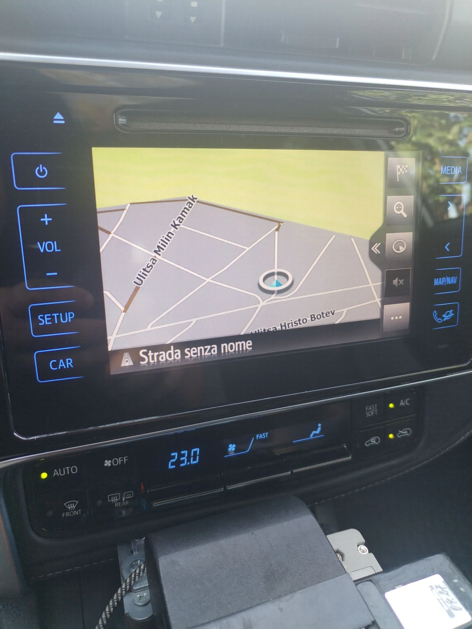 Toyota Auris Хибрид, снимка 15 - Автомобили и джипове - 55449920