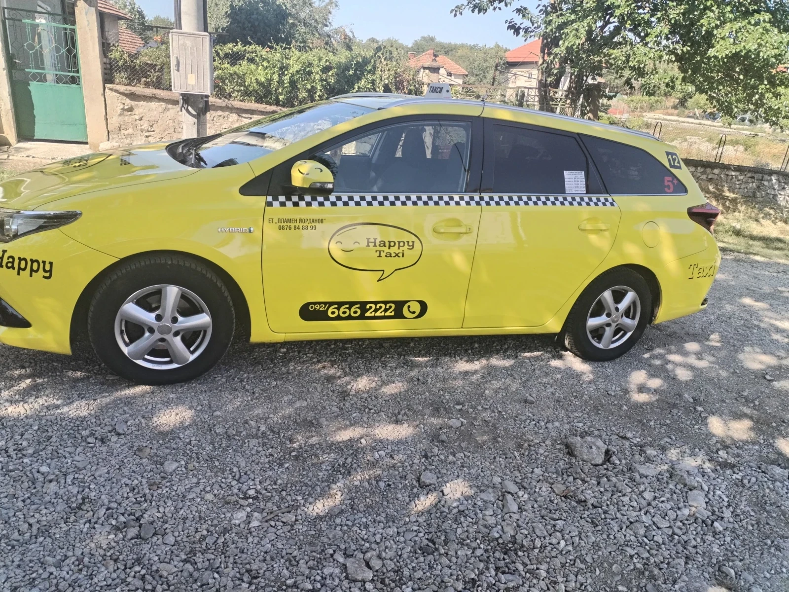 Toyota Auris Хибрид, снимка 2 - Автомобили и джипове - 55449920