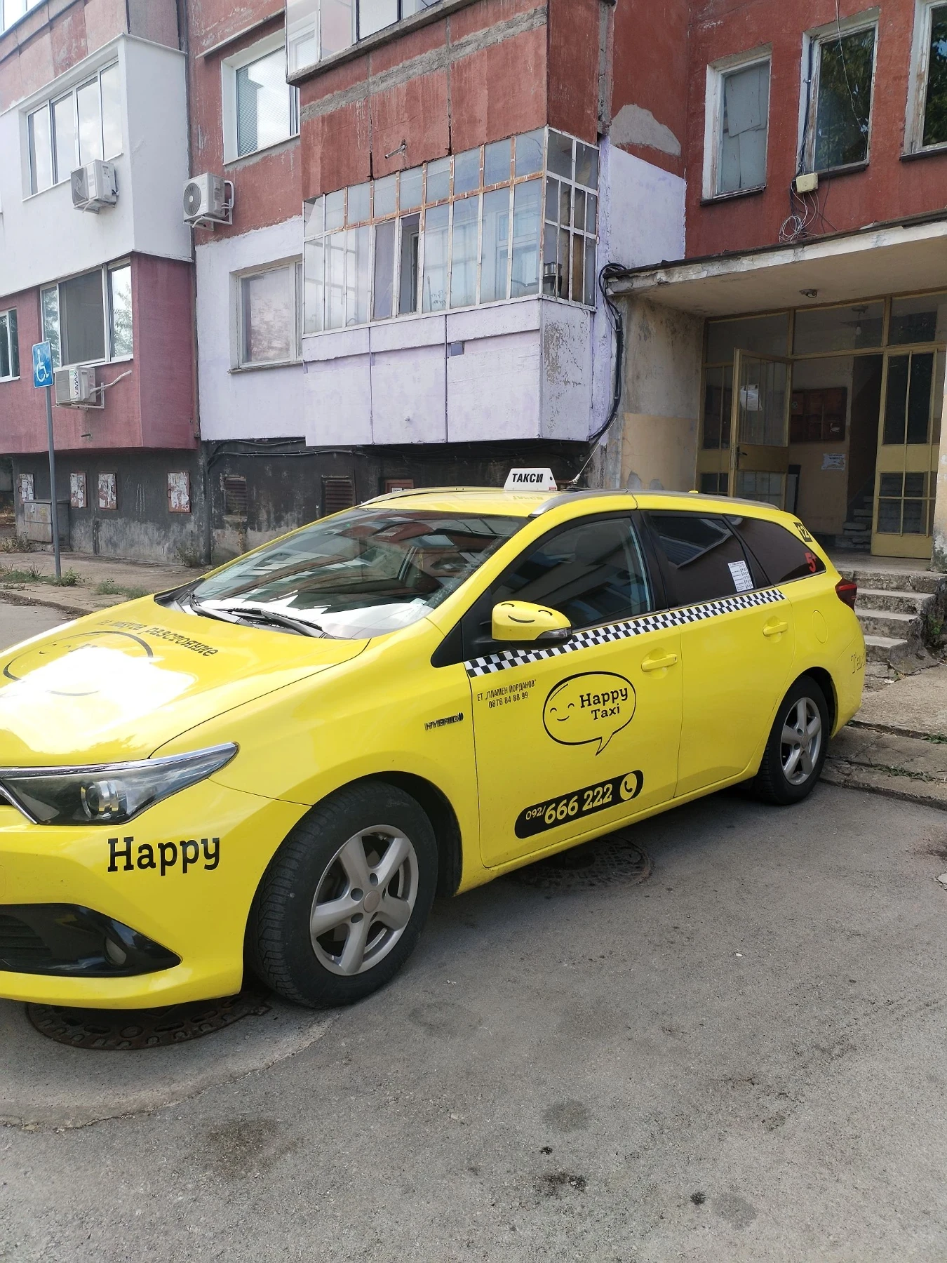 Toyota Auris Хибрид газ , снимка 2 - Автомобили и джипове - 55449920