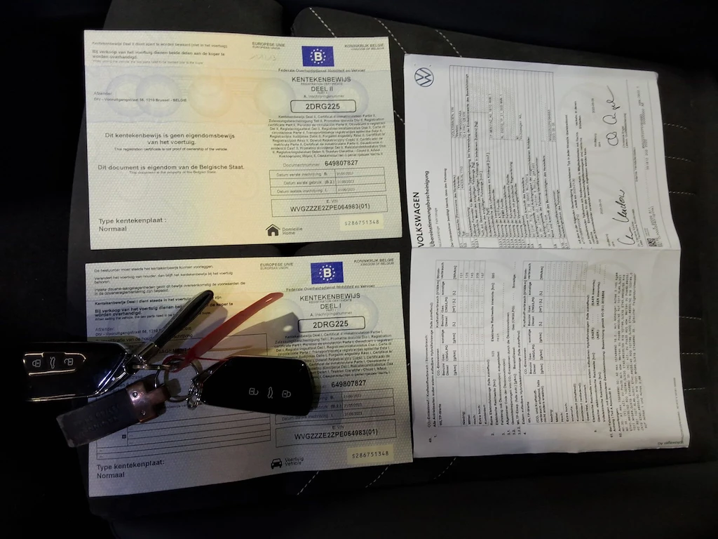 VW ID.4 82KWH Подгев, ел седалки, нави, камера, алкантара , снимка 9 - Автомобили и джипове - 55725818