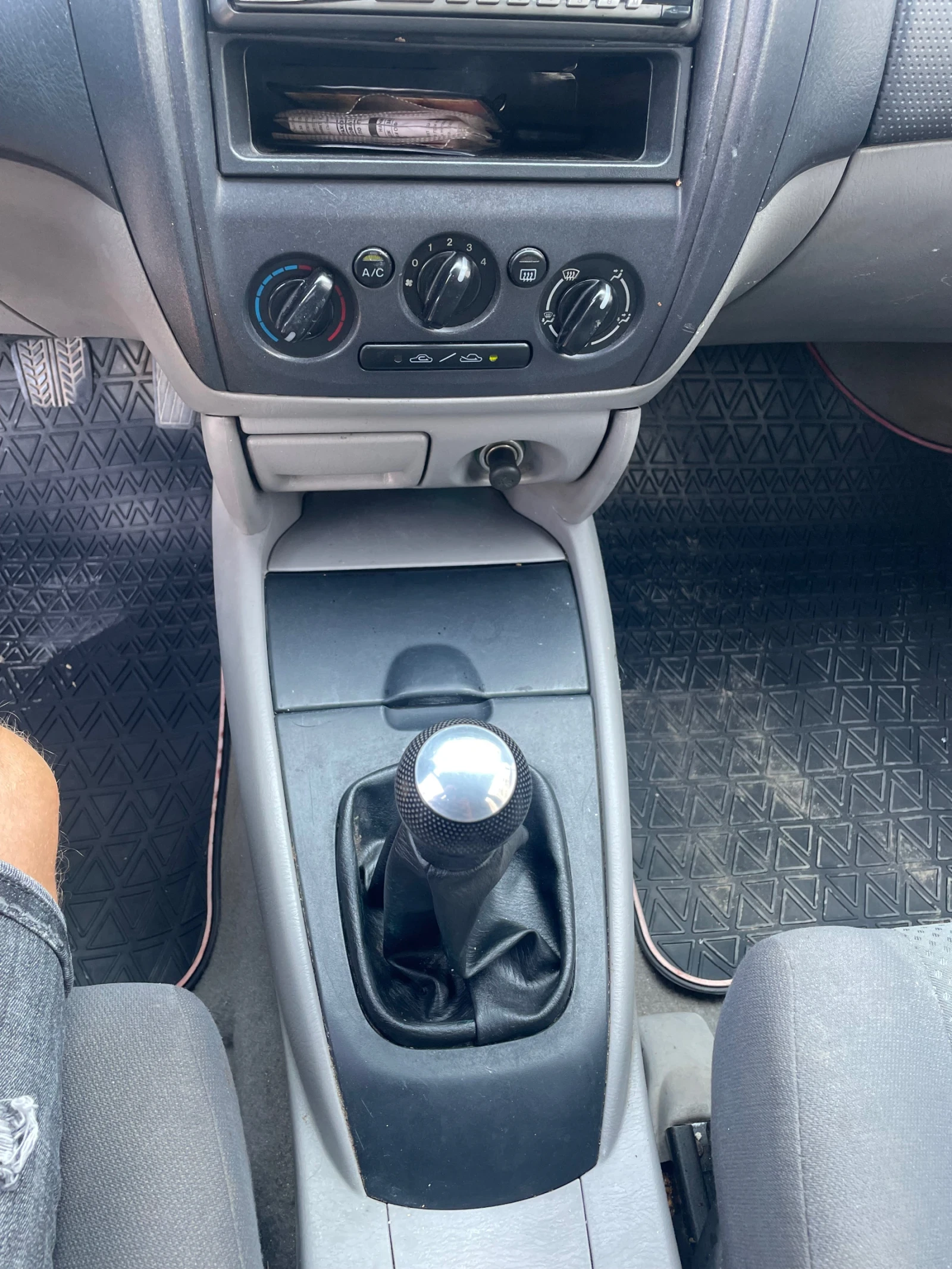 Mazda 323 🔝, снимка 11 - Автомобили и джипове - 55791716