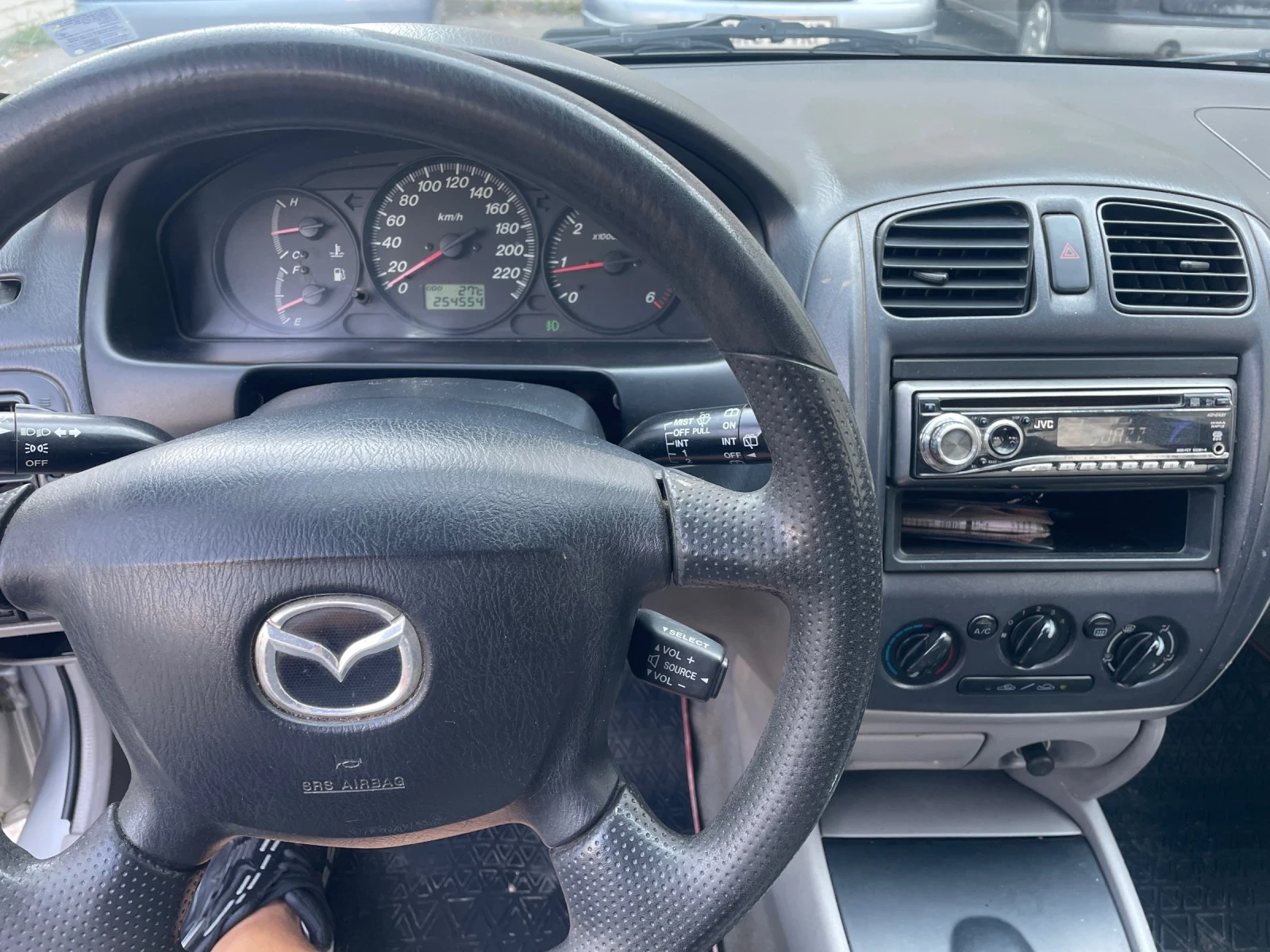 Mazda 323 🔝, снимка 9 - Автомобили и джипове - 55791716