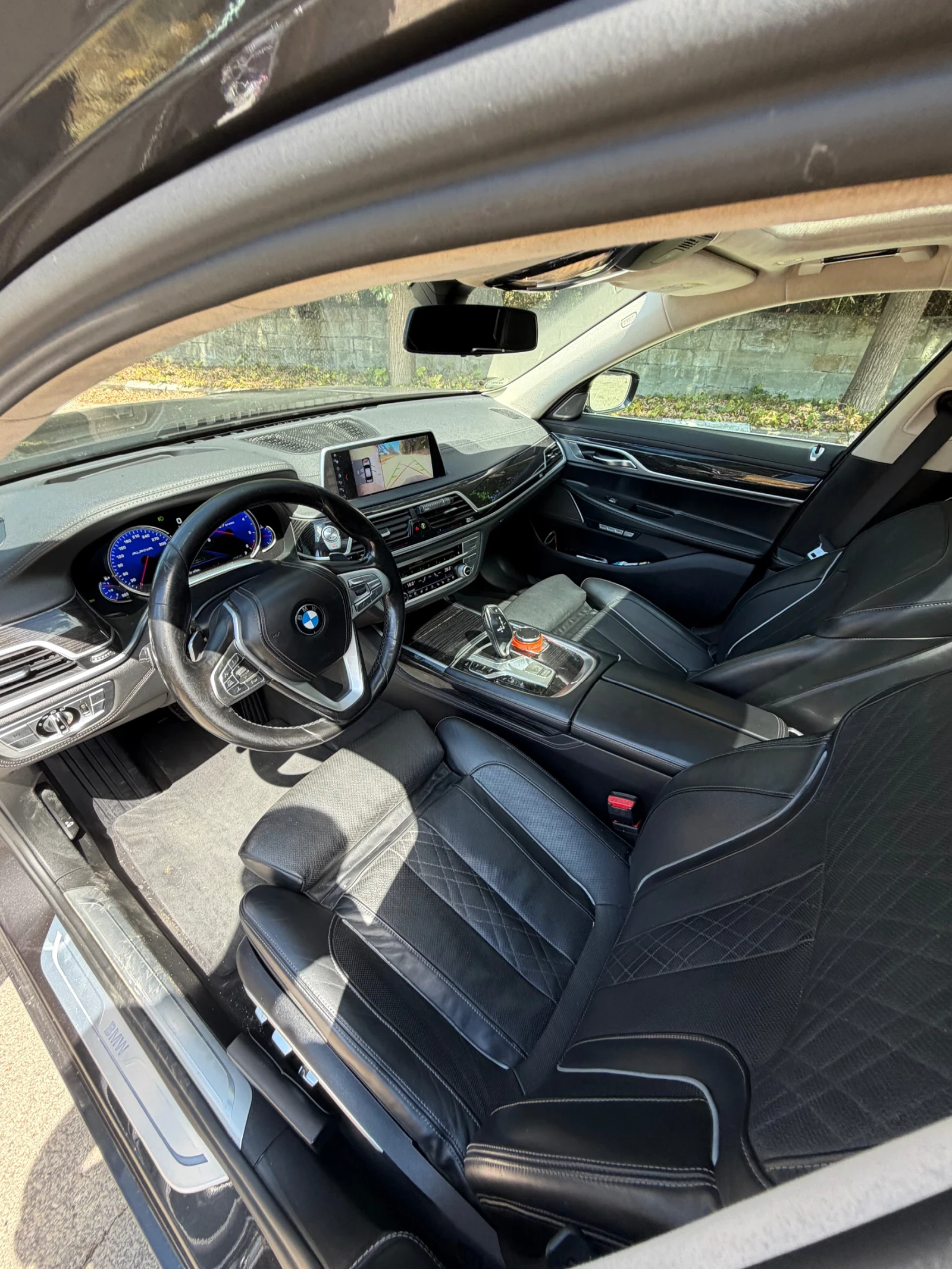 BMW 740 Ld Xdrive Executive Display Key Laser Sky Lounge, снимка 4 - Автомобили и джипове - 55978523