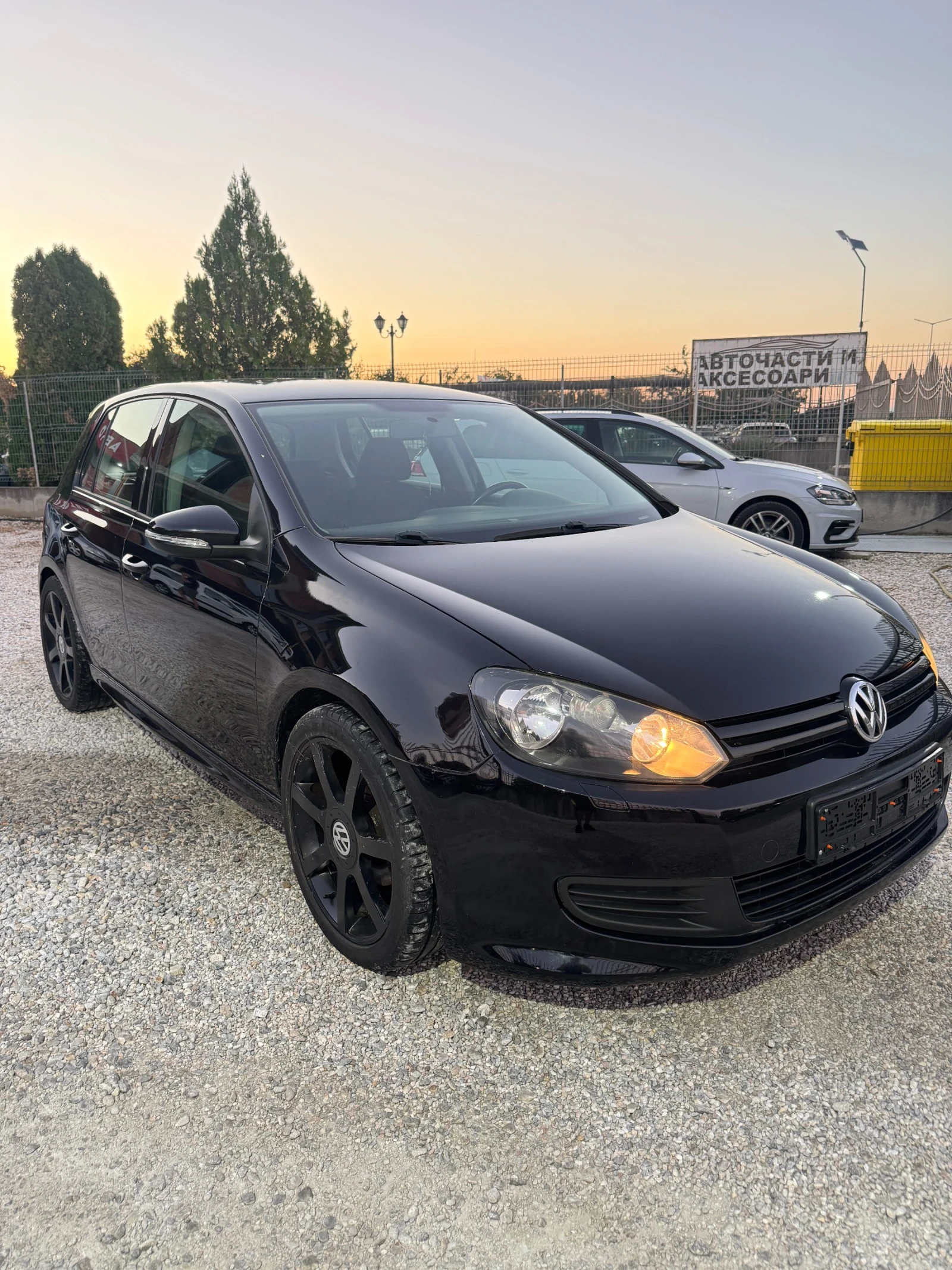 VW Golf 1.6 tdi  R line, снимка 3 - Автомобили и джипове - 56127374