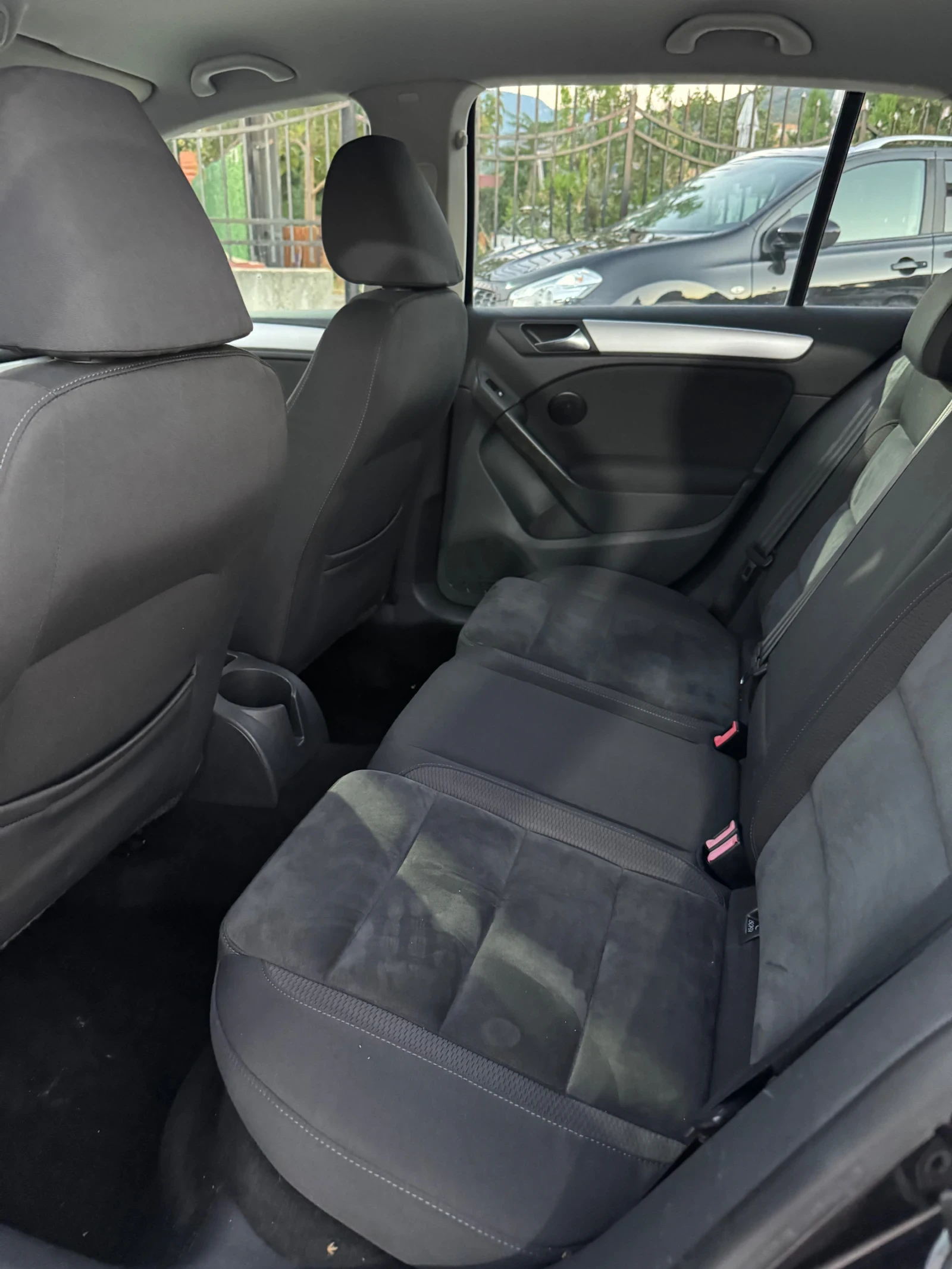 VW Golf 1.6 tdi  R line, снимка 7 - Автомобили и джипове - 56127374