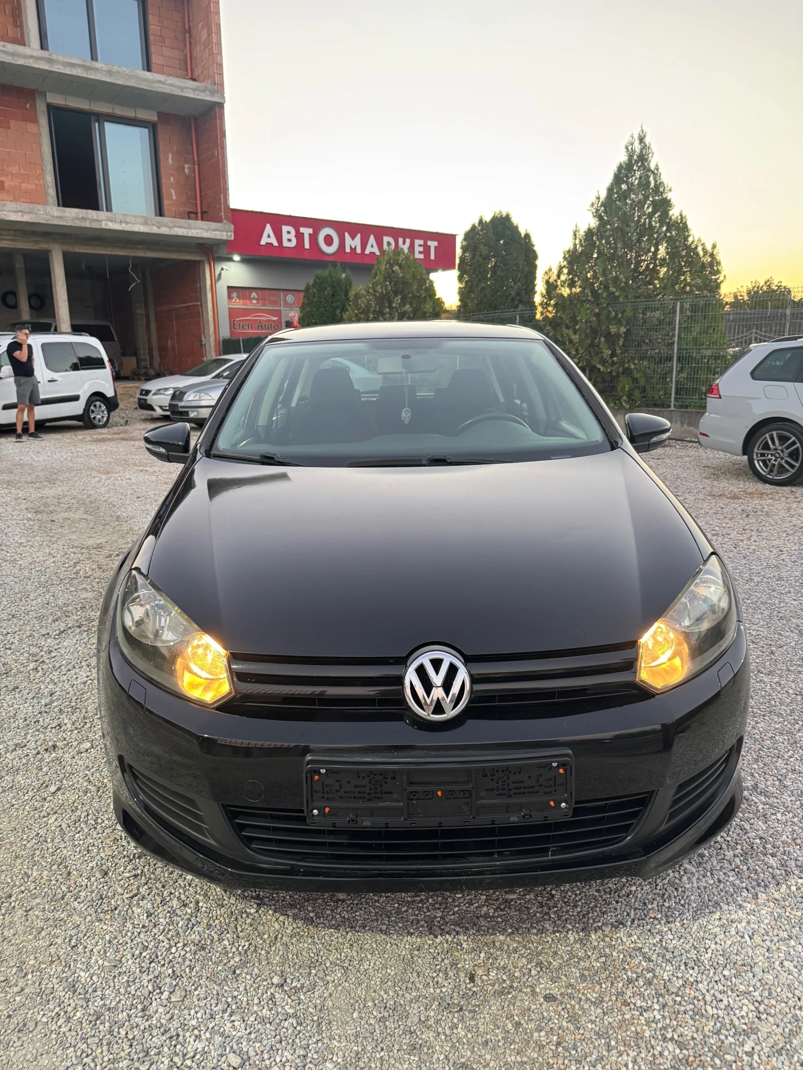 VW Golf 1.6 tdi  R line, снимка 2 - Автомобили и джипове - 56127374