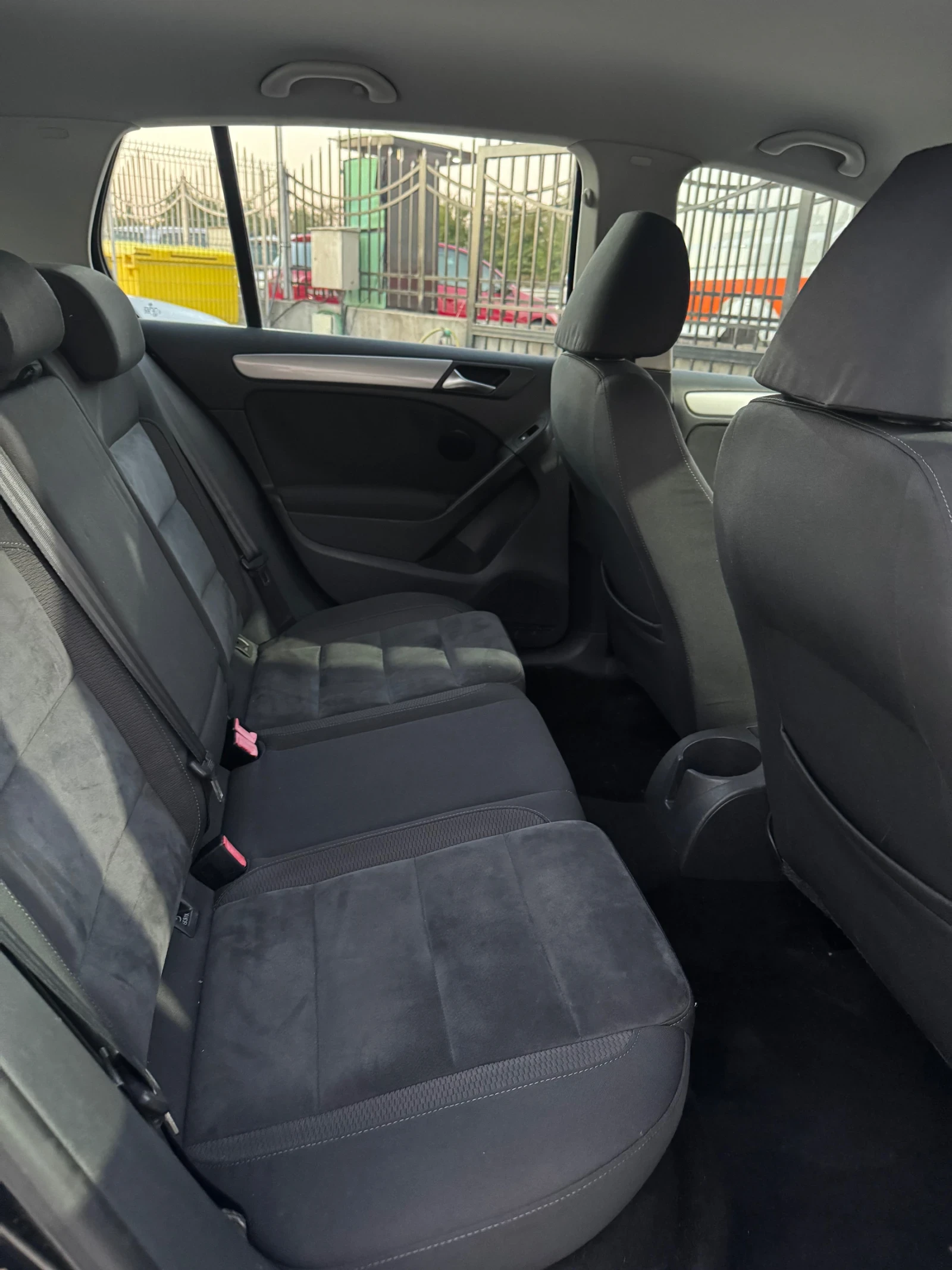 VW Golf 1.6 tdi  R line, снимка 8 - Автомобили и джипове - 56127374