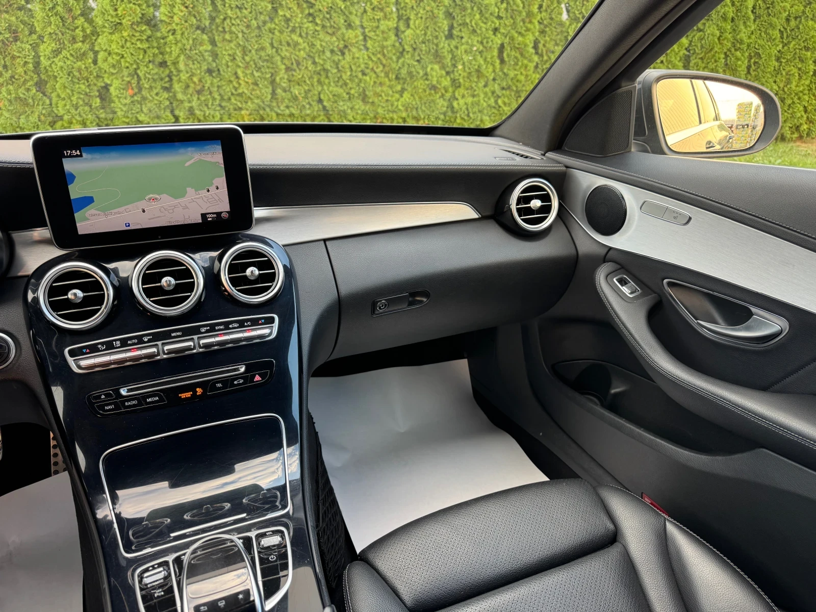 Mercedes-Benz C 250 d 4Matic/AMG-line/Регистриран/Обслужен!!!, снимка 11 - Автомобили и джипове - 56231904