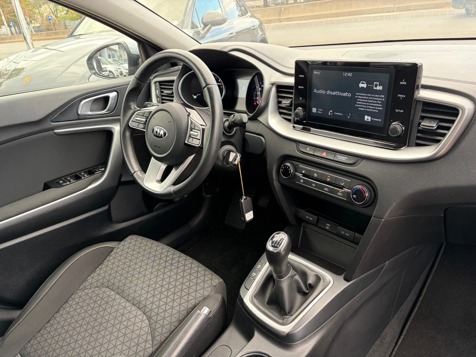 Kia XCeed, снимка 10 - Автомобили и джипове - 56680173
