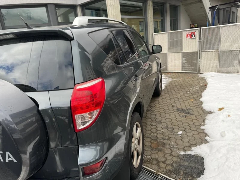 Toyota Rav4 2.0D4D 136k на части, снимка 7 - Автомобили и джипове - 48654425