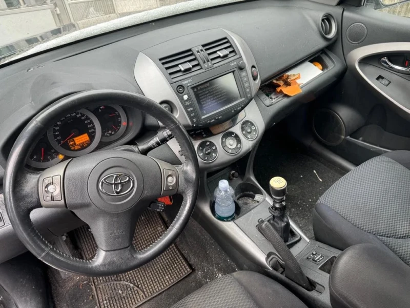 Toyota Rav4 2.0D4D 136k на части, снимка 3 - Автомобили и джипове - 48654425