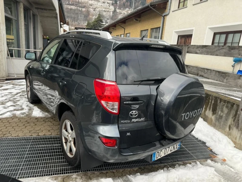 Toyota Rav4 2.0D4D 136k на части, снимка 5 - Автомобили и джипове - 48654425