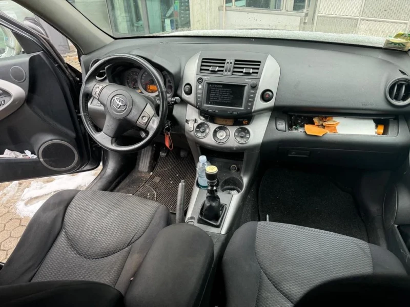 Toyota Rav4 2.0D4D 136k на части, снимка 8 - Автомобили и джипове - 48654425