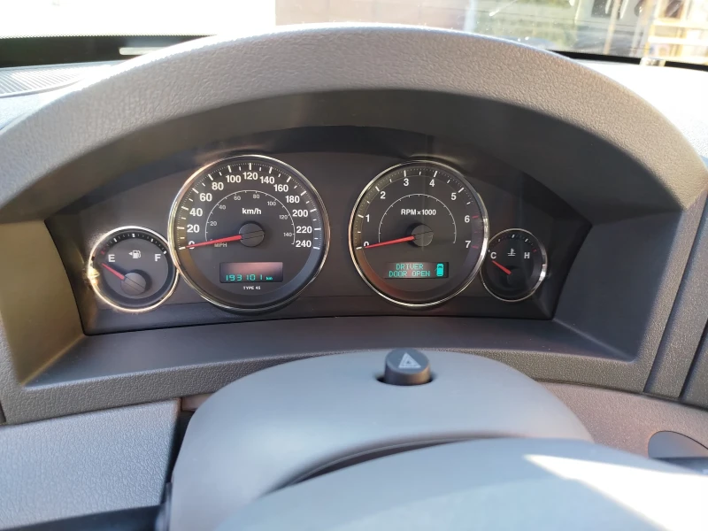 Jeep Grand cherokee, снимка 9 - Автомобили и джипове - 52940110