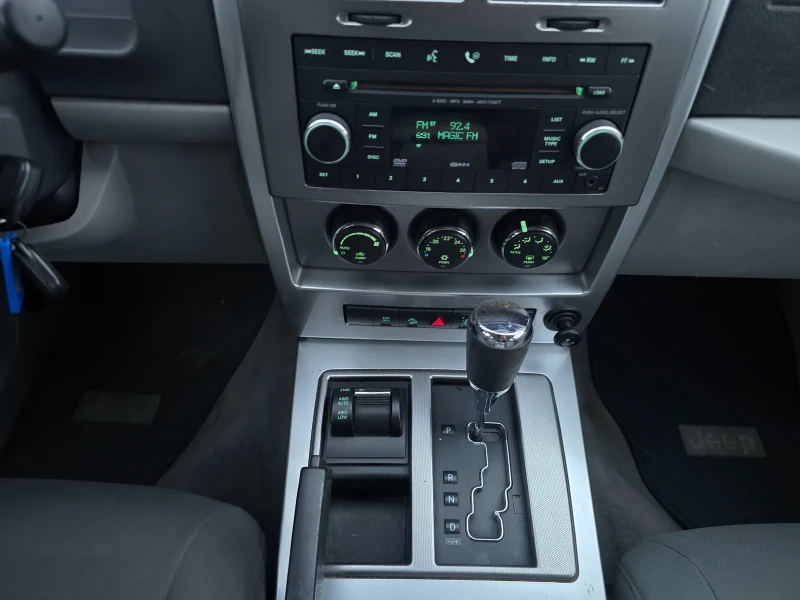 Jeep Cherokee 2.8D АВТОМАТИК 216000 км. ИТАЛИЯ , снимка 14 - Автомобили и джипове - 52996266