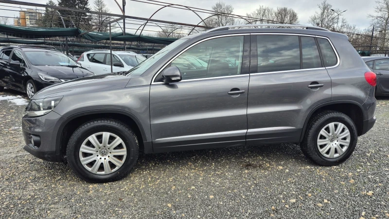 VW Tiguan 2.0* 4Motion, снимка 4 - Автомобили и джипове - 53052435