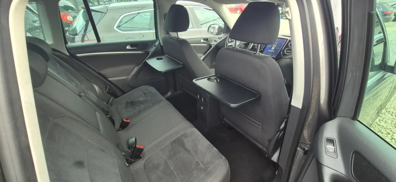 VW Tiguan 2.0TDI NAVI, снимка 14 - Автомобили и джипове - 53052435