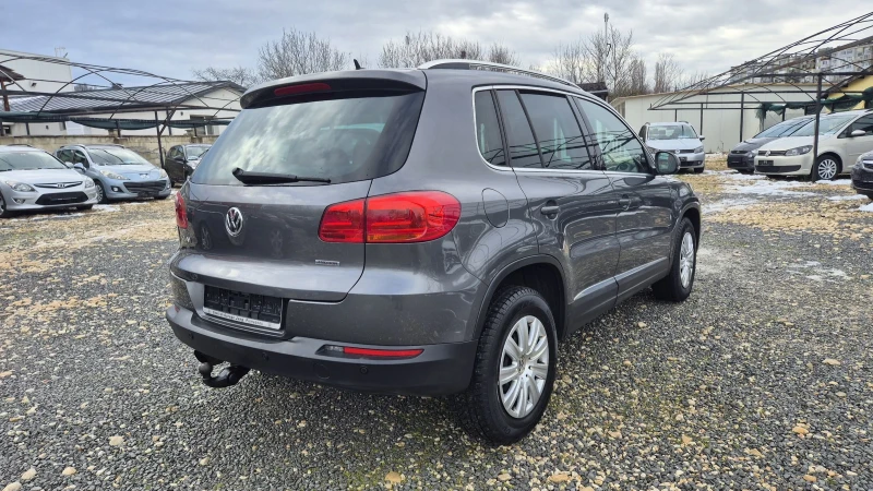 VW Tiguan 2.0* 4Motion, снимка 9 - Автомобили и джипове - 53052435