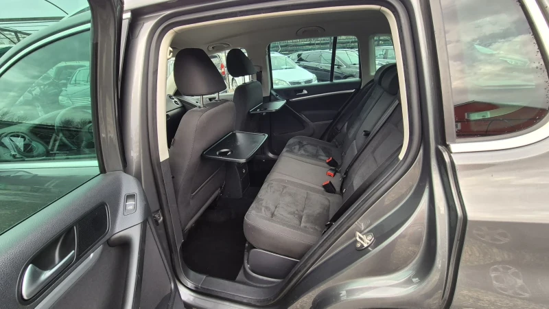 VW Tiguan 2.0* 4Motion, снимка 12 - Автомобили и джипове - 53052435