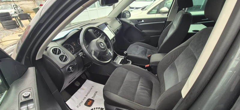 VW Tiguan 2.0TDI NAVI, снимка 13 - Автомобили и джипове - 53052435