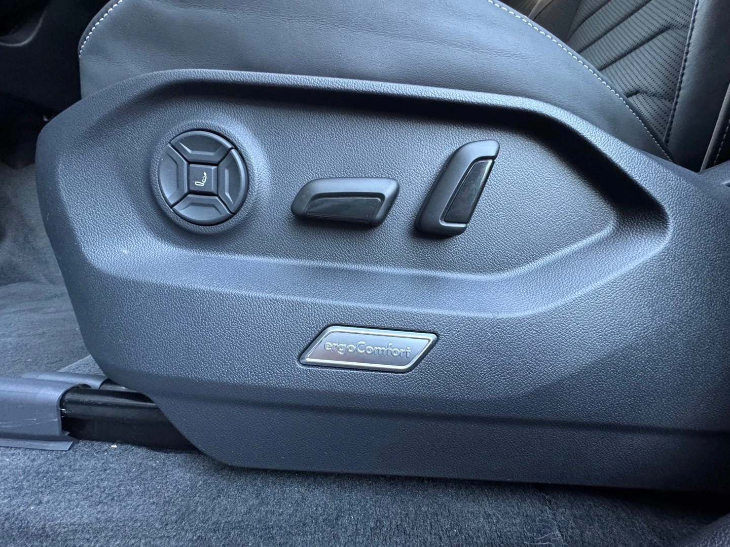 VW Touareg R-Line PA 3.0 V6 TDI SCR 4MOT - изображение 6