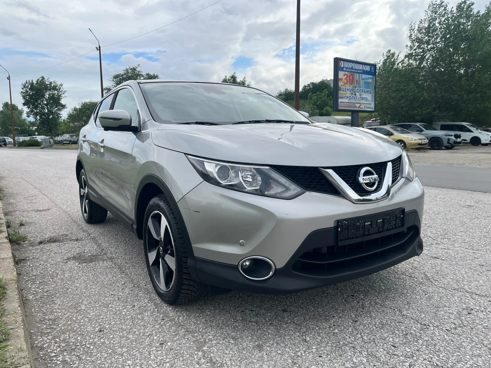 Nissan Qashqai 1.6D 4x4 Tekna, снимка 6 - Автомобили и джипове - 54639149