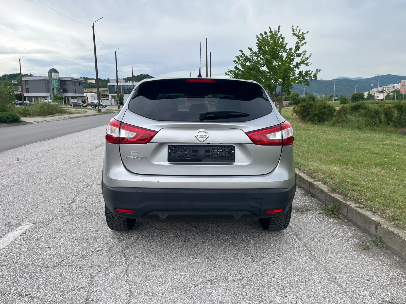 Nissan Qashqai 1.6D 4x4 Tekna, снимка 4 - Автомобили и джипове - 54639149
