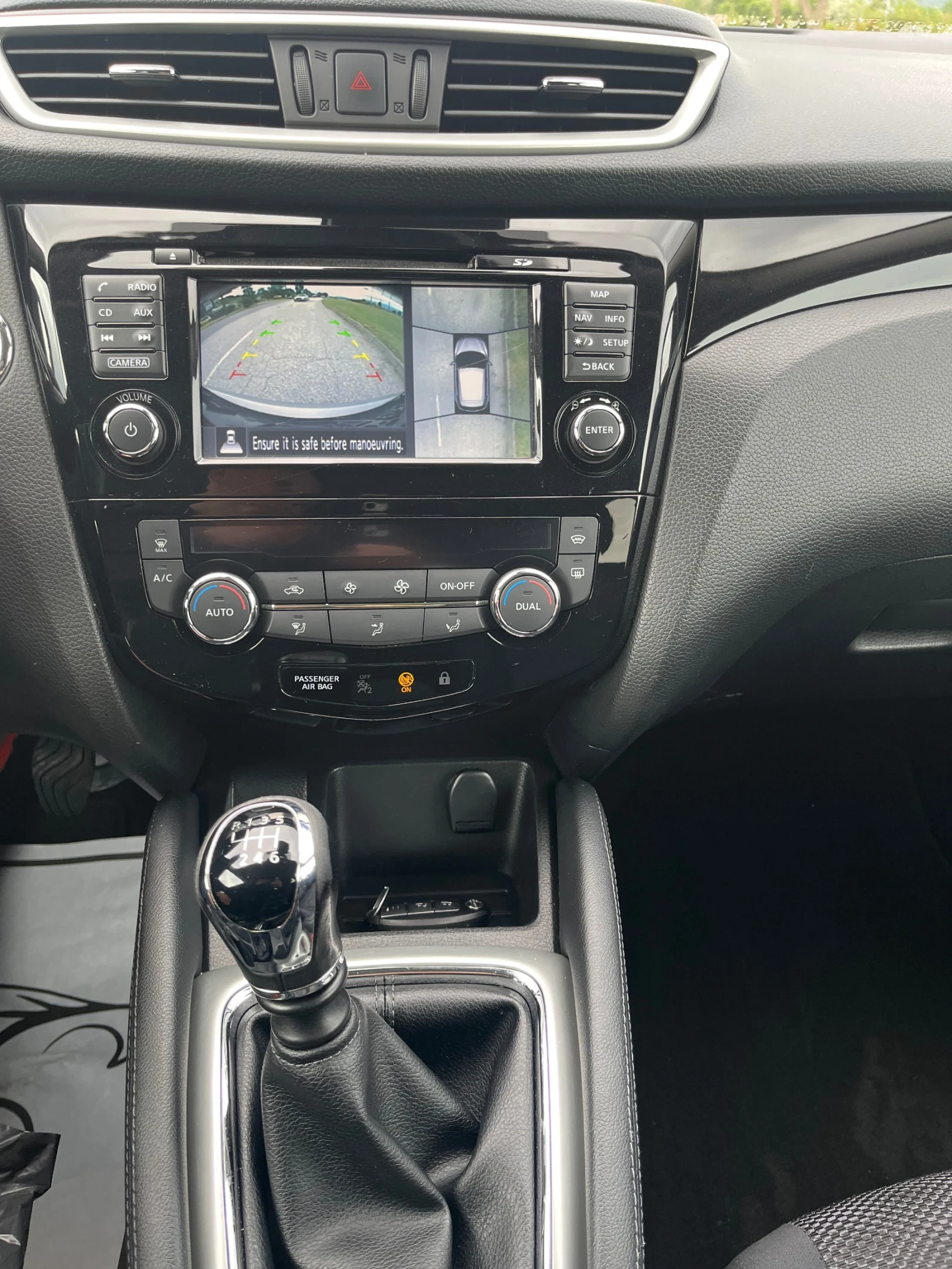 Nissan Qashqai 1.6D 4x4 Tekna, снимка 15 - Автомобили и джипове - 54639149