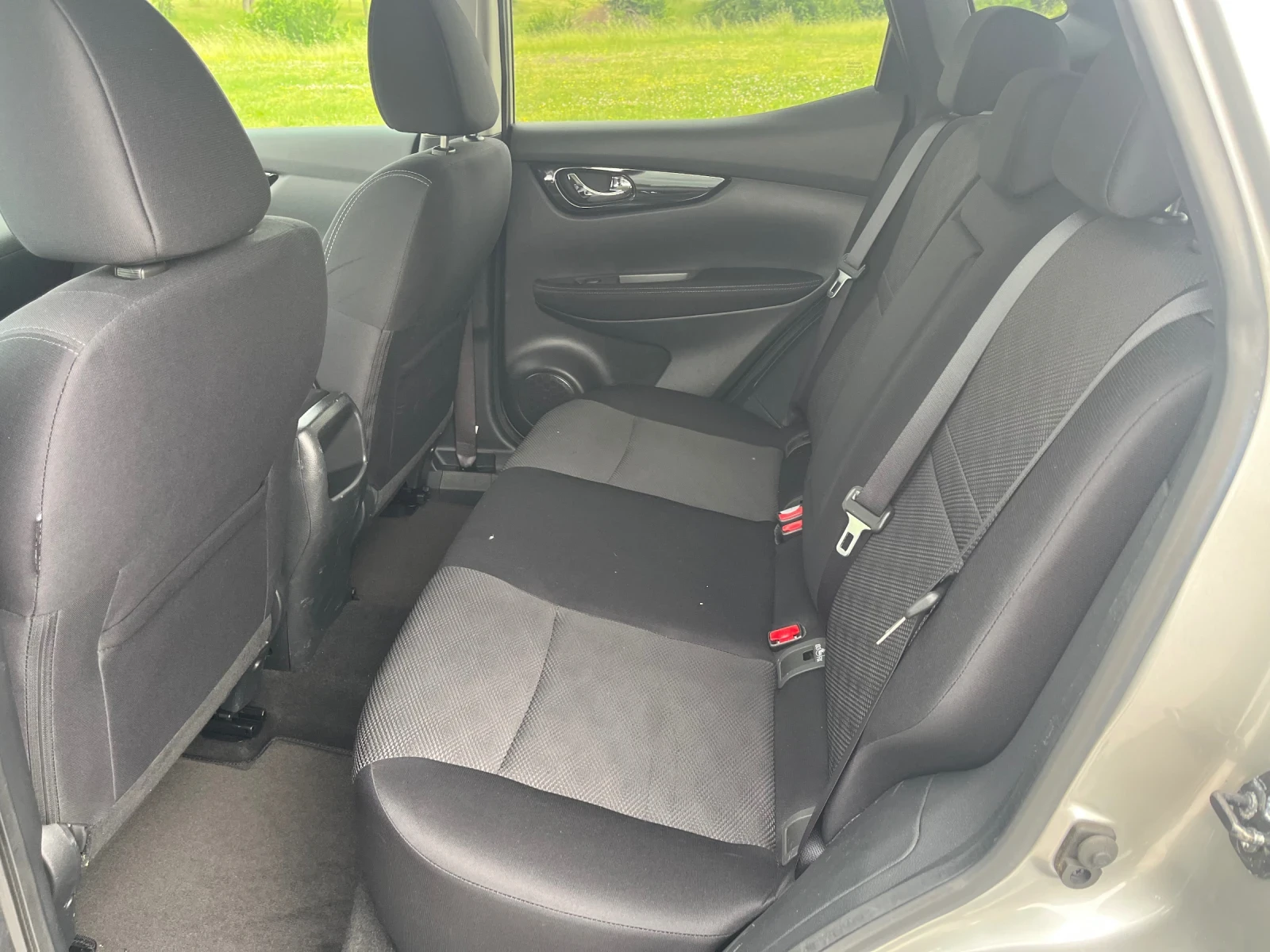 Nissan Qashqai 1.6D 4x4 Tekna, снимка 12 - Автомобили и джипове - 54639149