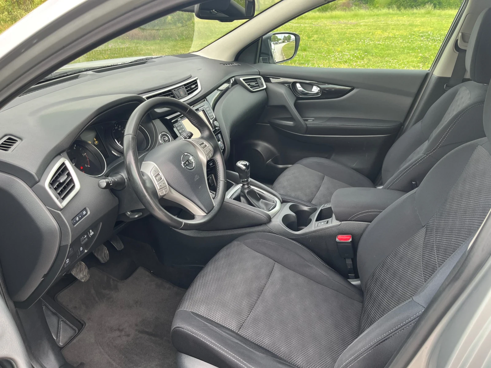 Nissan Qashqai 1.6D 4x4 Tekna, снимка 13 - Автомобили и джипове - 54639149