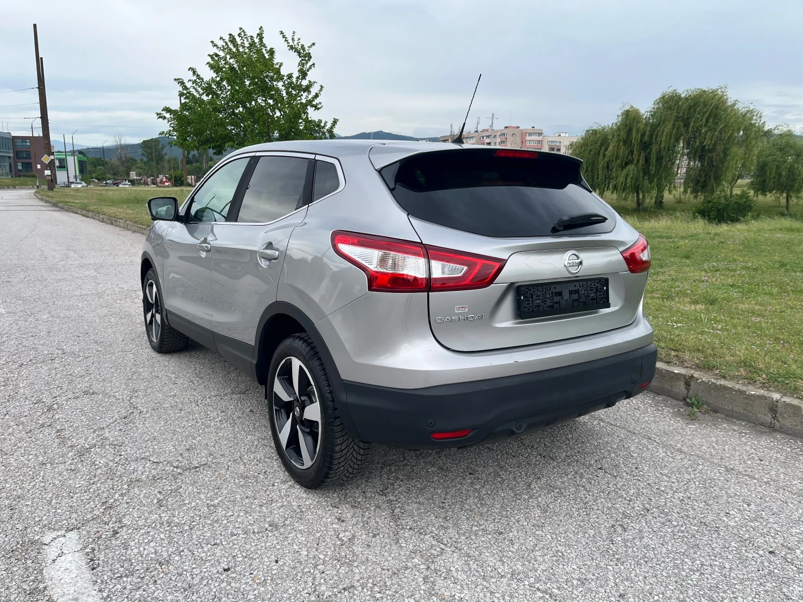 Nissan Qashqai 1.6D 4x4 Tekna, снимка 3 - Автомобили и джипове - 54639149