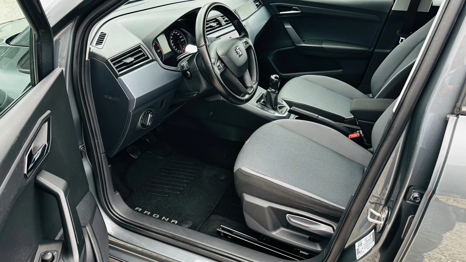 Seat Arona 1.6tdi ful led matrix euro6, снимка 6 - Автомобили и джипове - 54662619