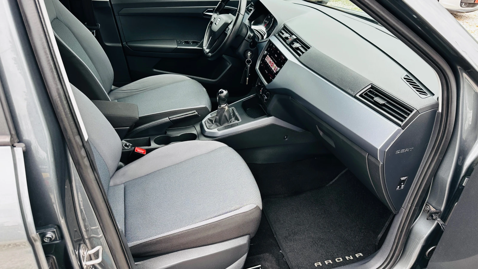 Seat Arona 1.6tdi ful led matrix euro6, снимка 9 - Автомобили и джипове - 54662619