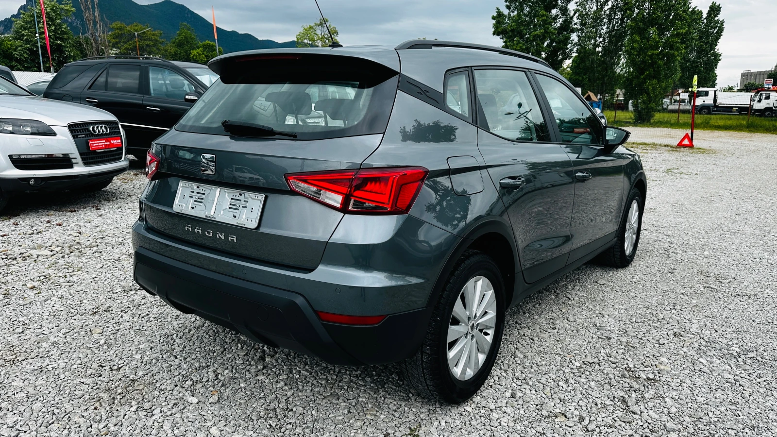 Seat Arona 1.6tdi ful led matrix euro6, снимка 4 - Автомобили и джипове - 54662619