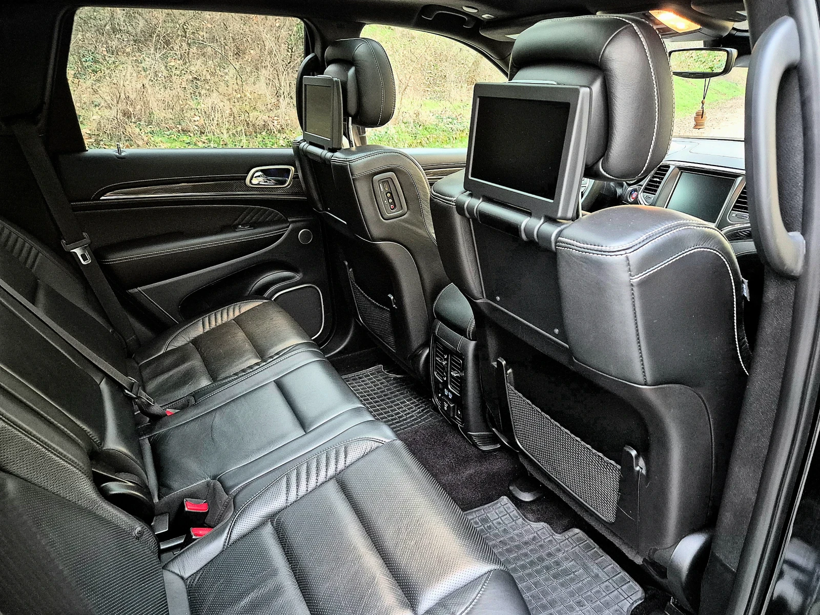 Jeep Grand cherokee 6.4 SRT Facelift , снимка 11 - Автомобили и джипове - 54764145
