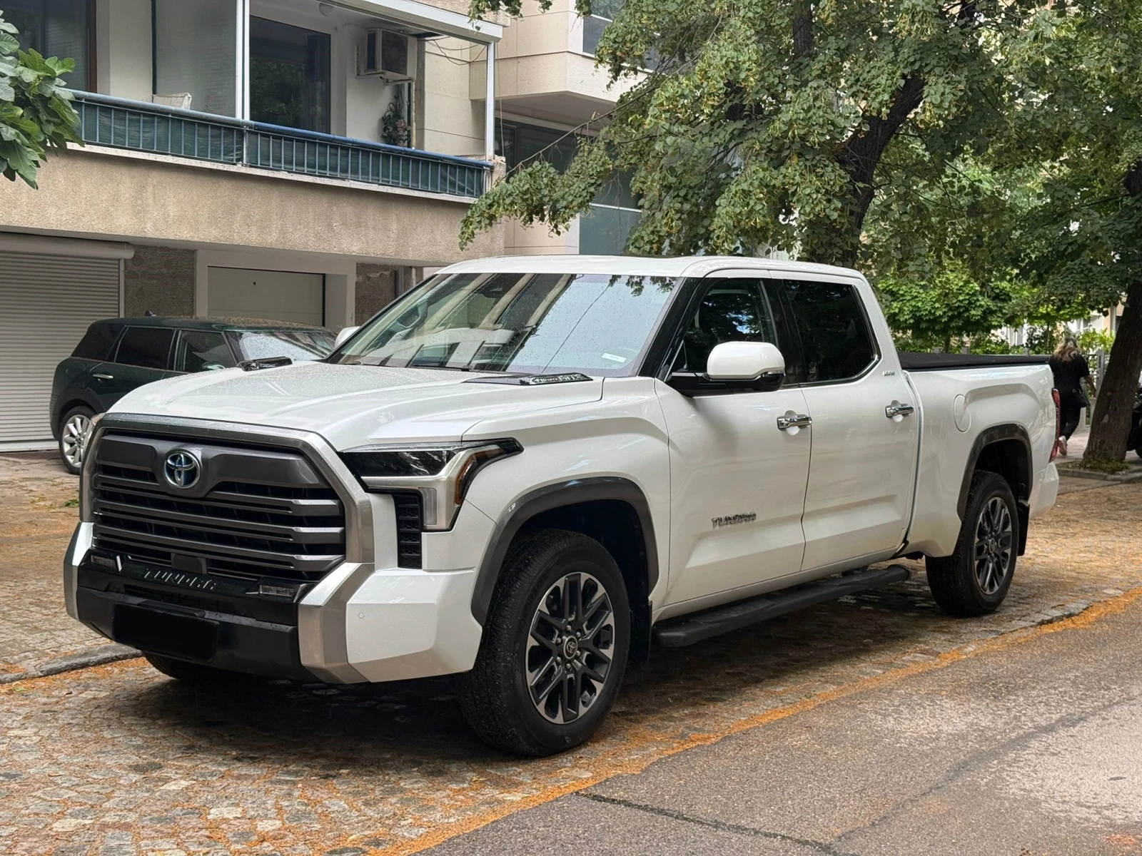 Toyota Tundra 3.5 i-FORCE MAX Hybrid 4WD Crewmax, снимка 2 - Автомобили и джипове - 55062909