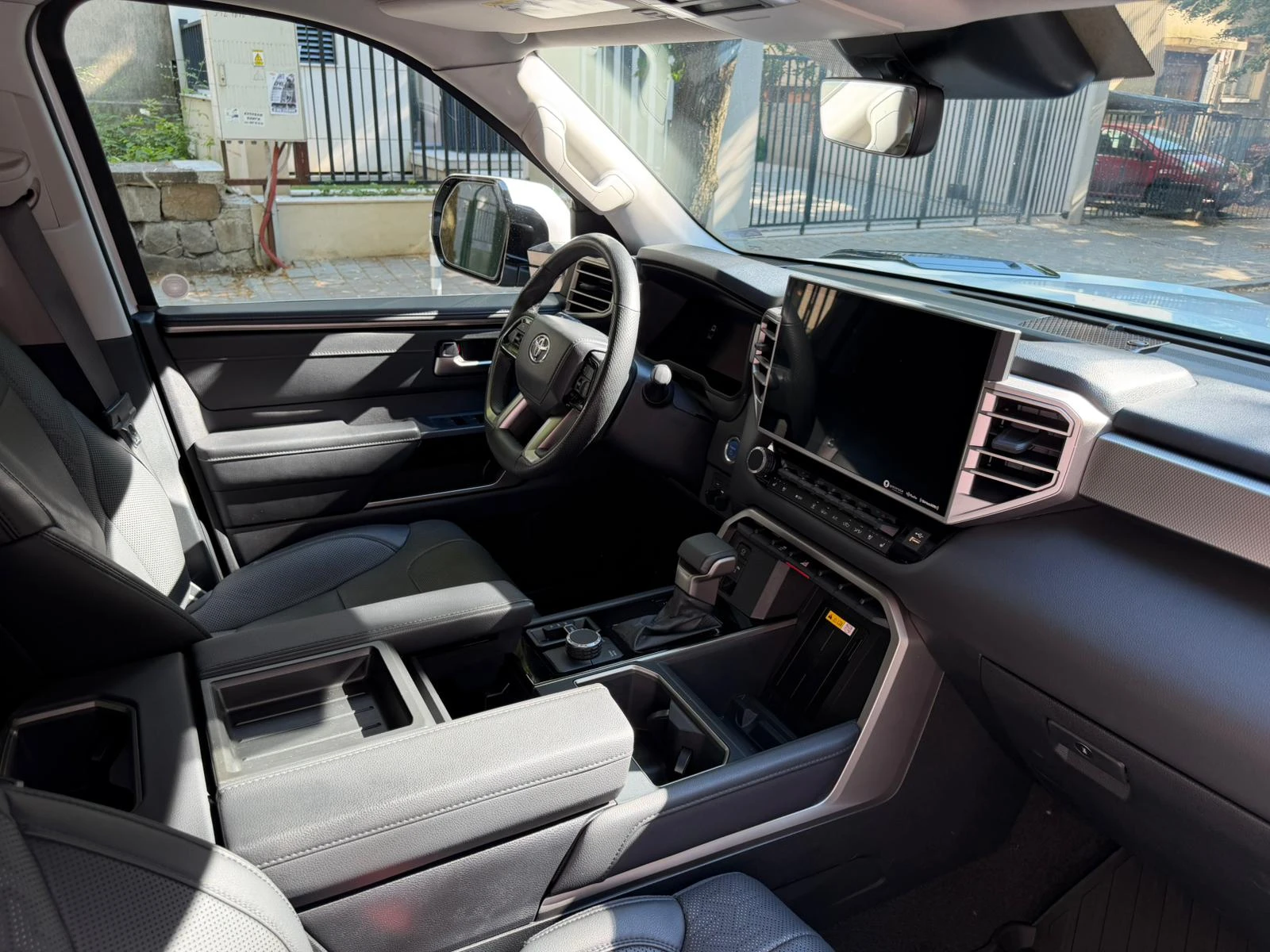 Toyota Tundra 3.5 i-FORCE MAX Hybrid 4WD Crewmax, снимка 12 - Автомобили и джипове - 55062909