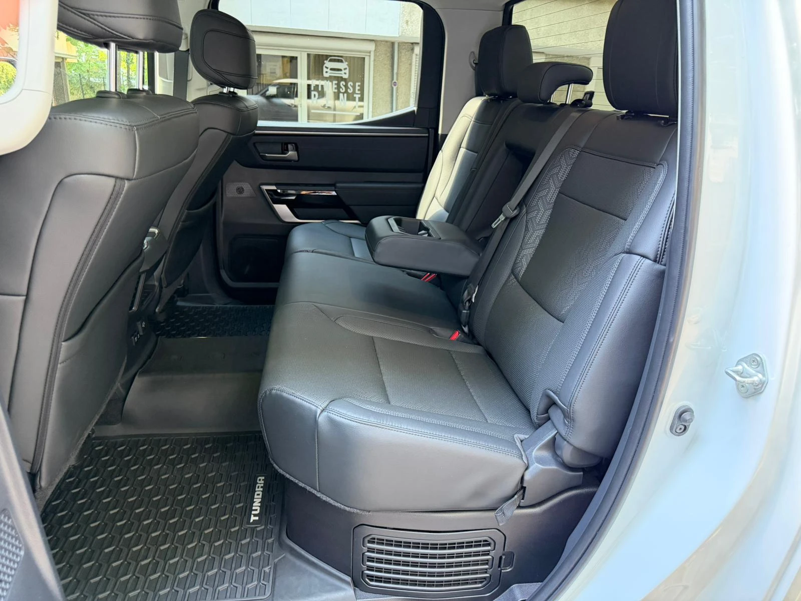 Toyota Tundra 3.5 i-FORCE MAX Hybrid 4WD Crewmax, снимка 16 - Автомобили и джипове - 55062909
