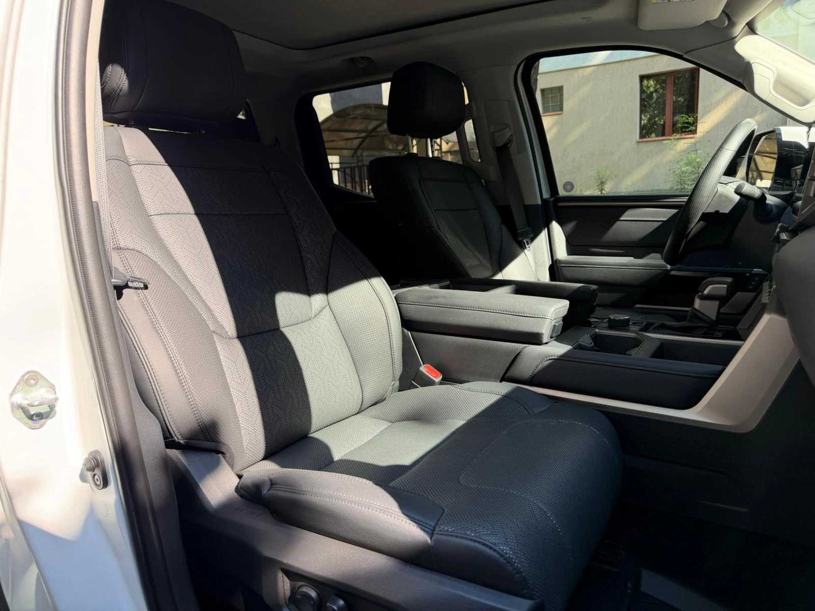 Toyota Tundra 3.5 i-FORCE MAX Hybrid 4WD Crewmax, снимка 14 - Автомобили и джипове - 55062909