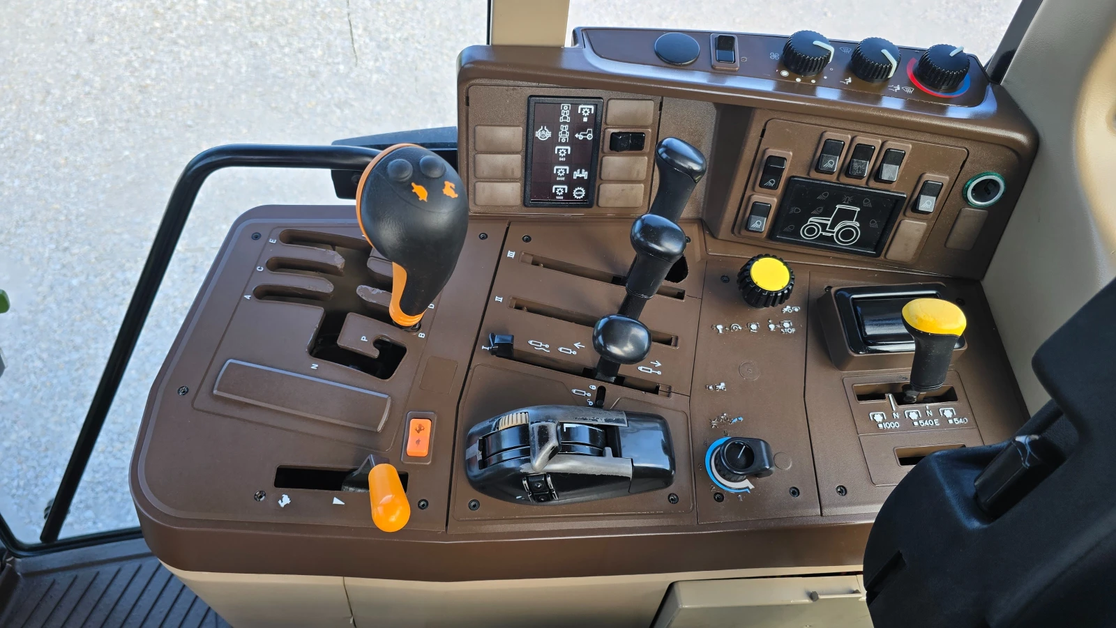 Трактор John Deere 6910-Нов внос, снимка 9 - Селскостопанска техника - 54963589