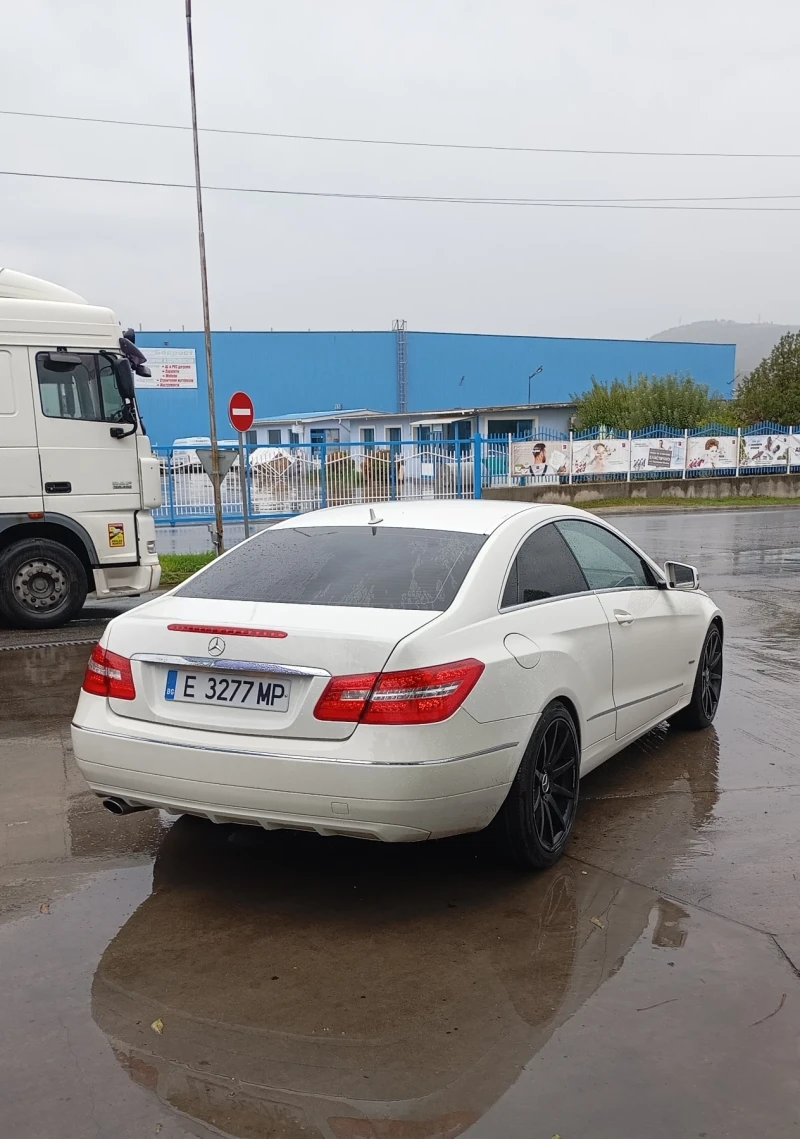 Mercedes-Benz E 220 coupe, снимка 5 - Автомобили и джипове - 47546684