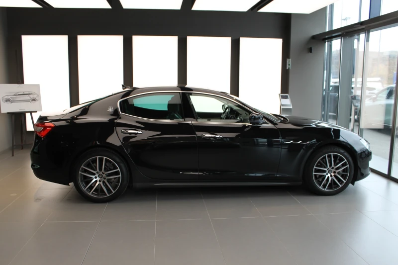 Maserati Ghibli SQ4 , снимка 4 - Автомобили и джипове - 48208505