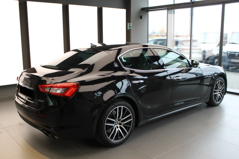 Maserati Ghibli SQ4 , снимка 5 - Автомобили и джипове - 48208505