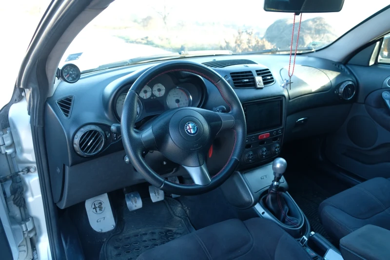 Alfa Romeo Gt, снимка 2 - Автомобили и джипове - 49582127