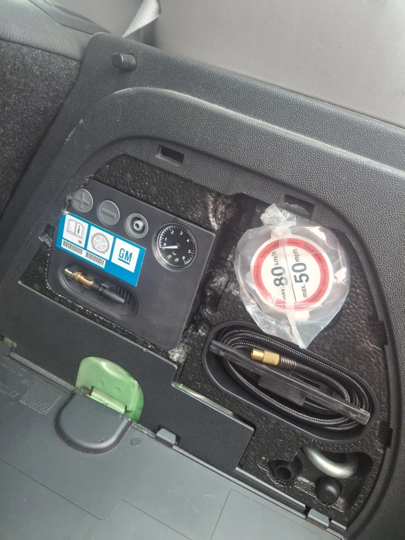 Opel Corsa 1.4 90к.с парктроник, климатик, снимка 16 - Автомобили и джипове - 52555392