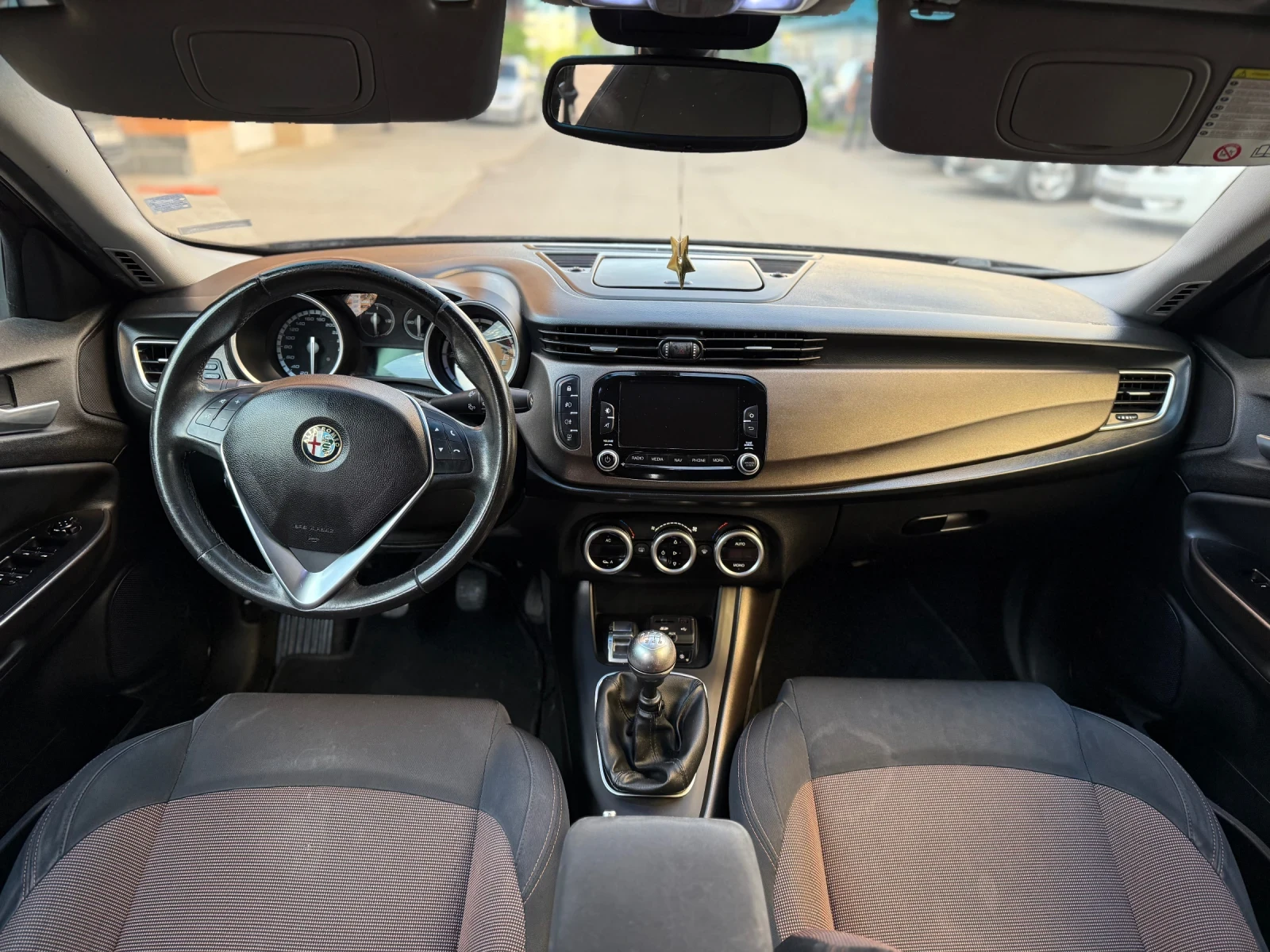 Alfa Romeo Giulietta 1.6 JTD - изображение 10
